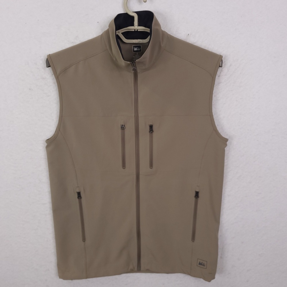 REI Softshell Vest Mens Small Tan Full Zip Hiking Outdoor Layering 808883